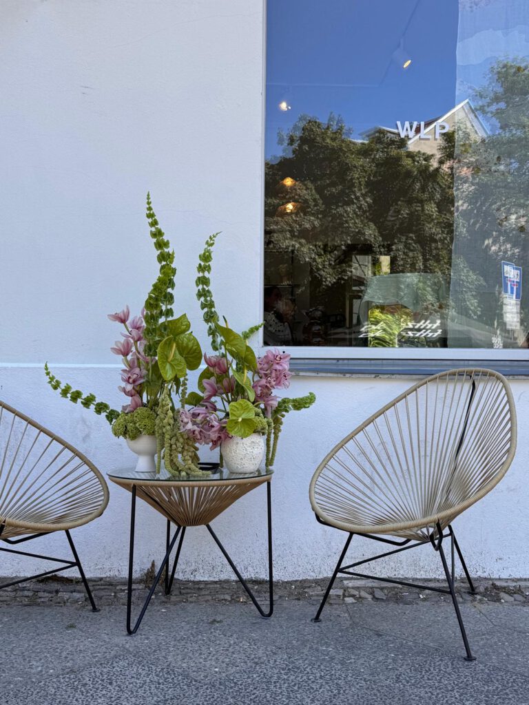 flower vase arrangement popup event